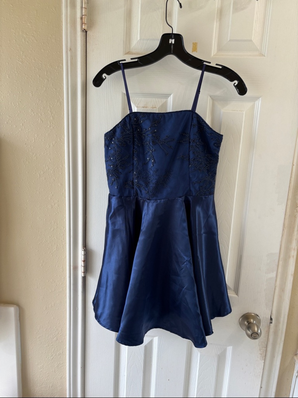 Un Deux Trois Navy Blue Girls' Formal Dress. Fully lined with tulle. EUC